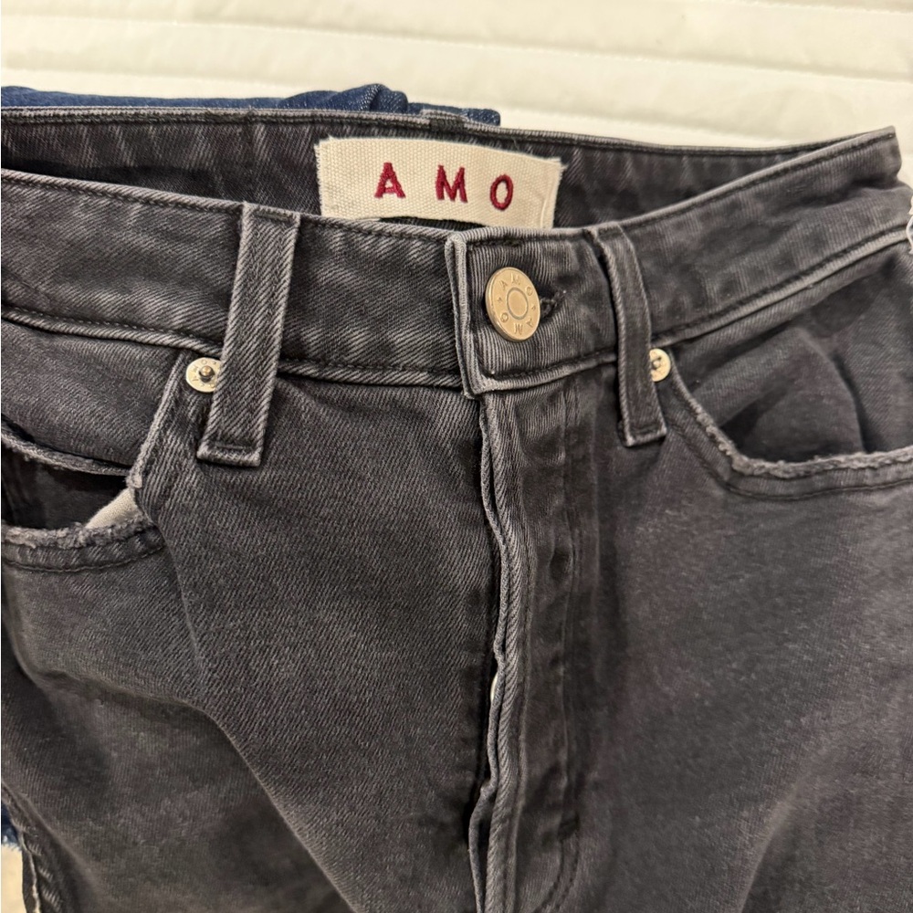 AMO Chloe Crop W/ Piping